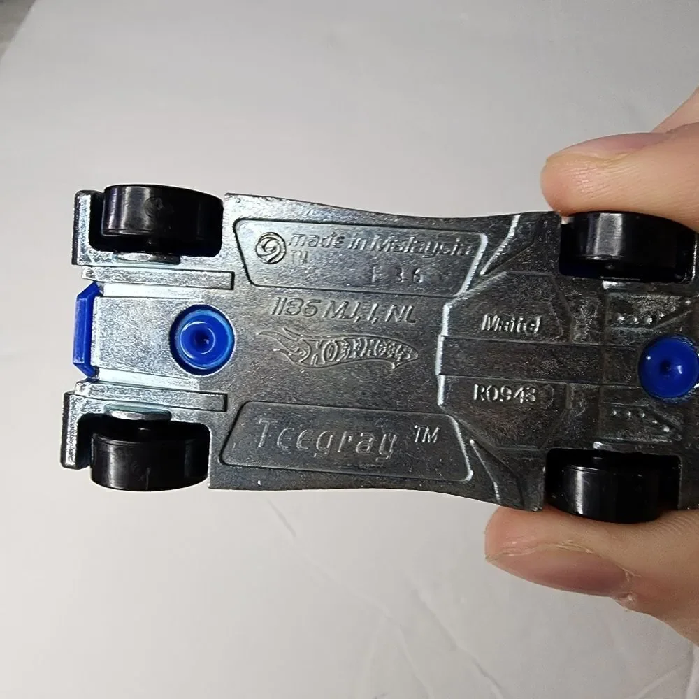 Hot Wheels TeeGray 1/64 scale